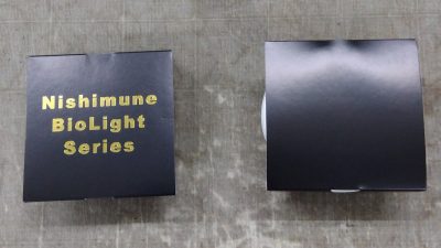 食品用プラスチック容器に装着する紙製スリーブ：西宗様